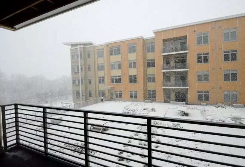 Global Luxury Suites At The Charles River