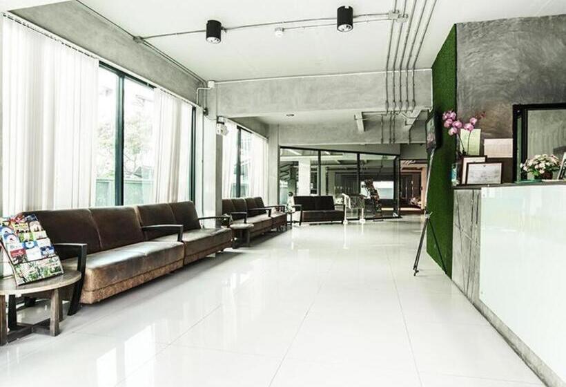 Отель B2 Green Boutique & Budget