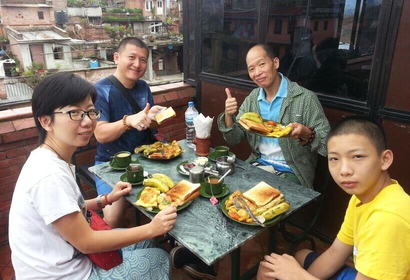 هتل Sunny Guest House And Cafe