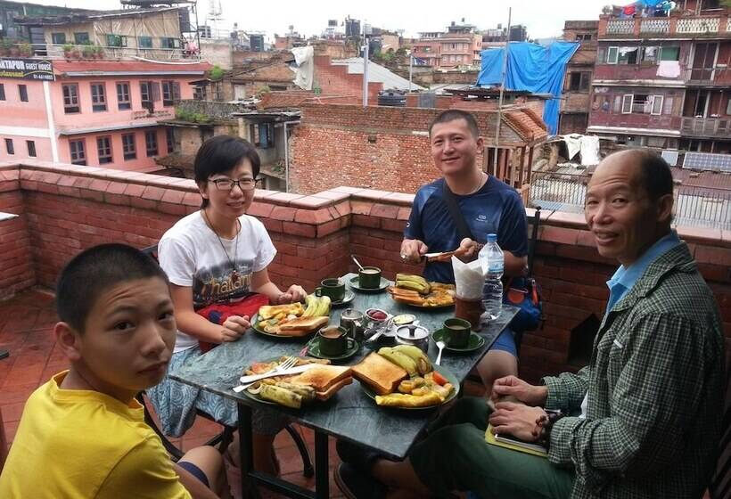 هتل Sunny Guest House And Cafe