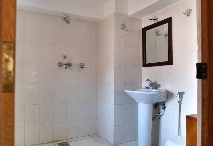 هتل Sunny Guest House And Cafe