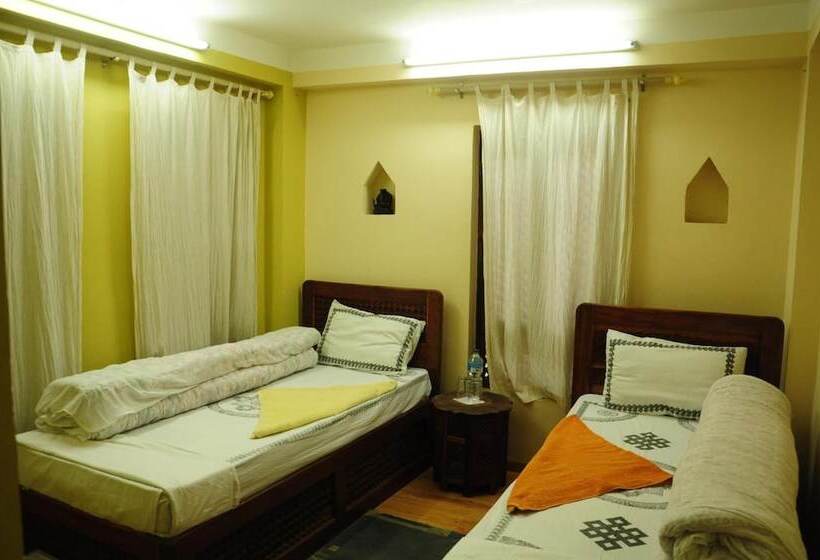 هتل Sunny Guest House And Cafe