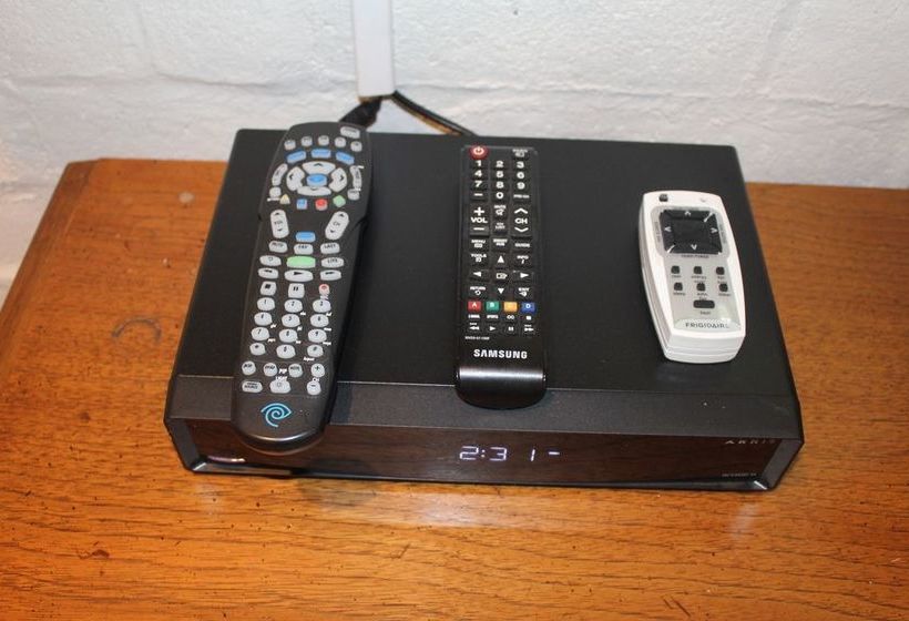 Jewel West La Santa Monica