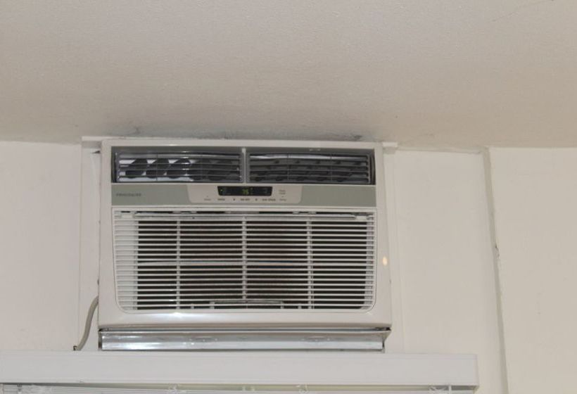 Jewel West La Santa Monica