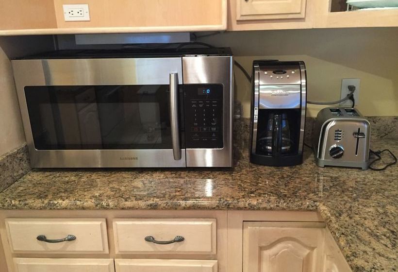 Jewel West La Santa Monica