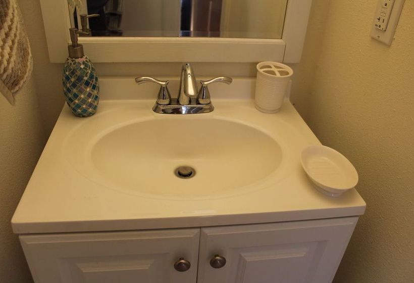 Jewel West La Santa Monica