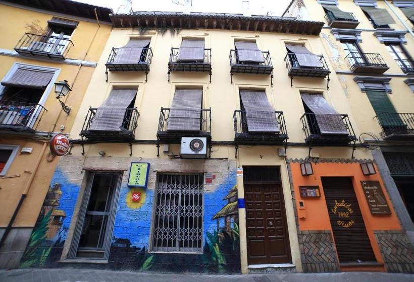 تختخواب و صبحانه Cathedral Rooms & Houses