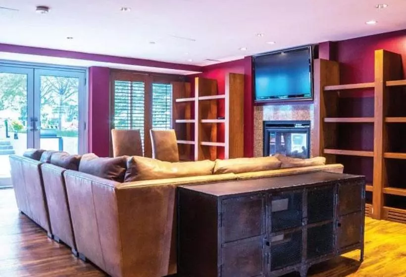 Global Luxury Suites Fenway