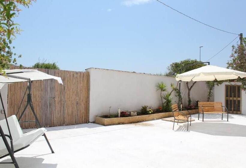 مسافرخانه Spiaggiabella Resort