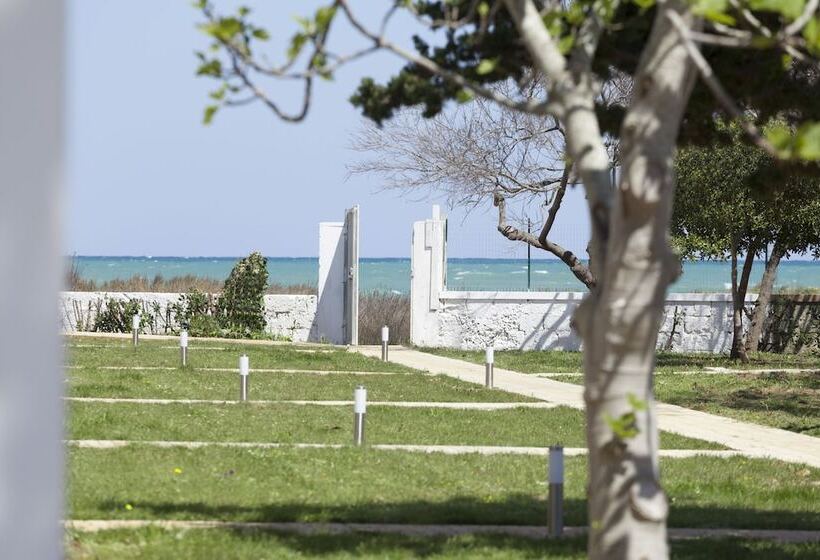 مسافرخانه Spiaggiabella Resort