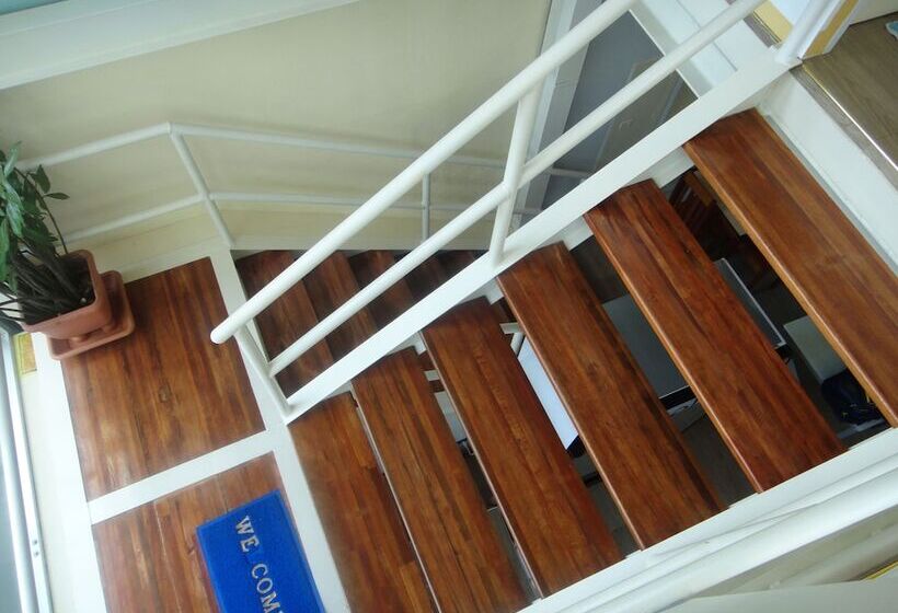 בית מלון כפרי Alon Travelers Lodge