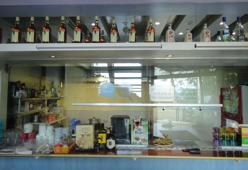 בית מלון כפרי Alon Travelers Lodge