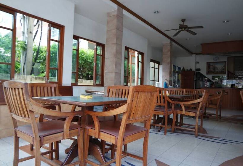 בית מלון כפרי New Nikom Court