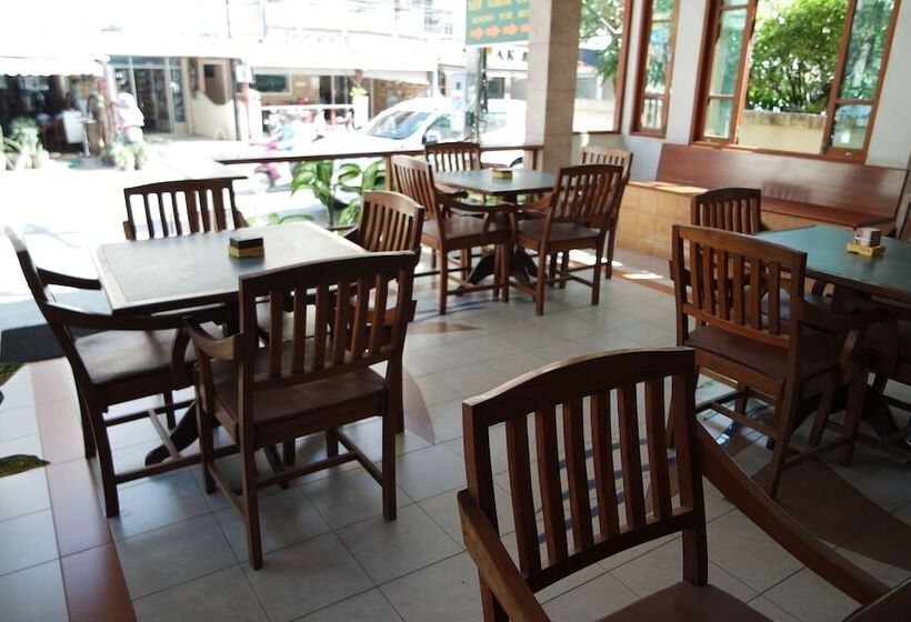 בית מלון כפרי New Nikom Court