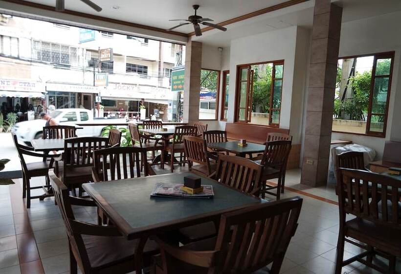 בית מלון כפרי New Nikom Court