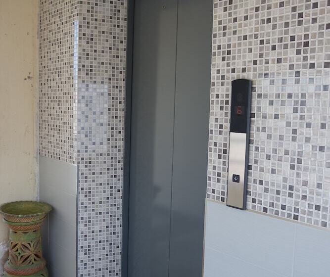 בית מלון כפרי New Nikom Court