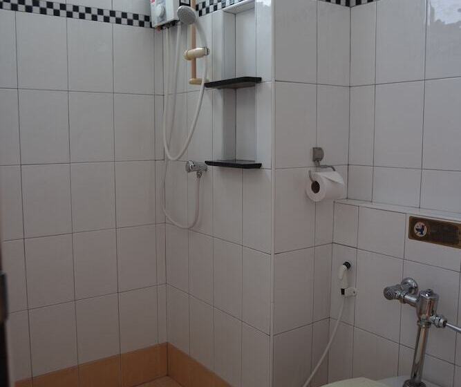 בית מלון כפרי New Nikom Court