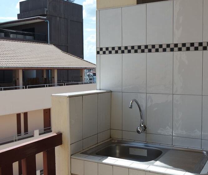 בית מלון כפרי New Nikom Court