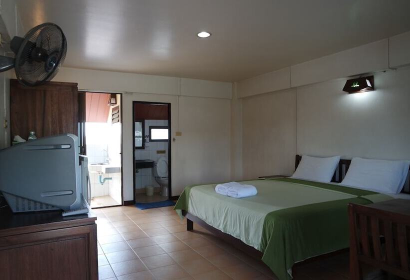 בית מלון כפרי New Nikom Court