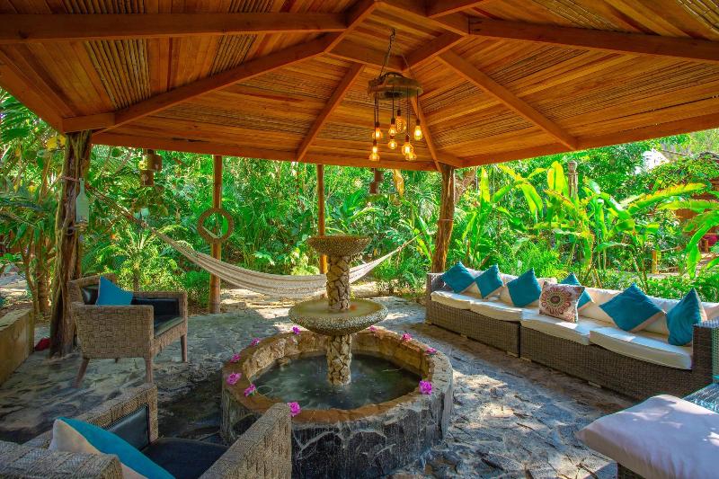 فندق Ocho Artisan Bungalows