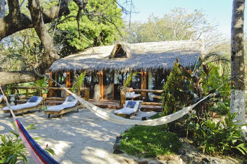 فندق Ocho Artisan Bungalows