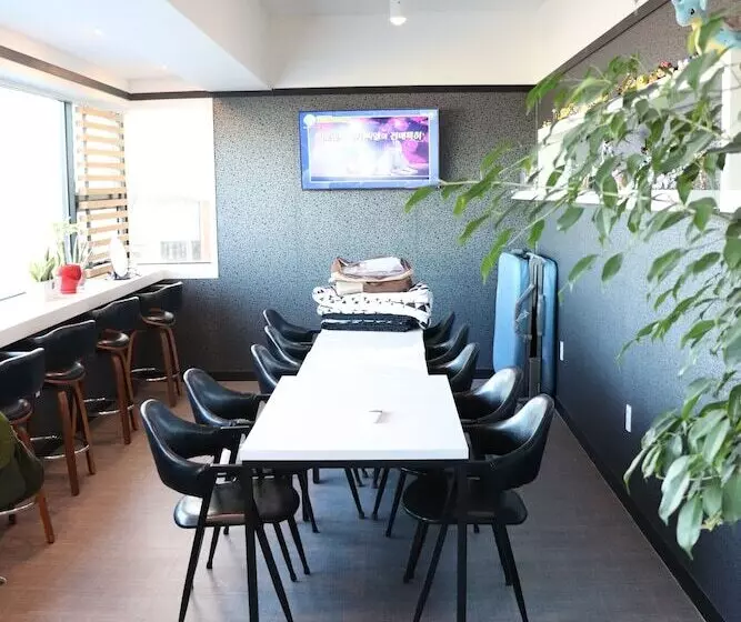 Mozzi Hostel
