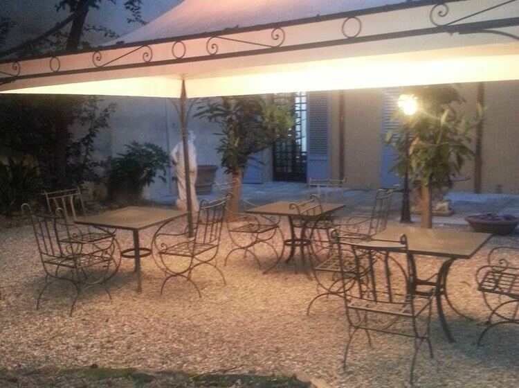 پانسیون Little Garden Donatello