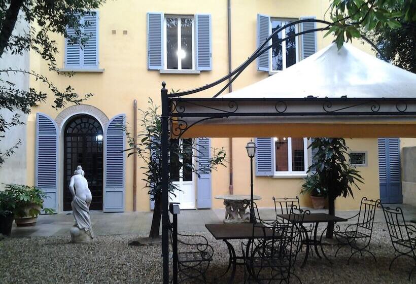 پانسیون Little Garden Donatello