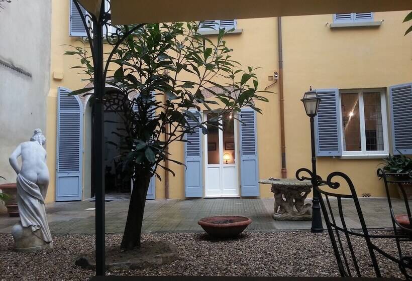 پانسیون Little Garden Donatello