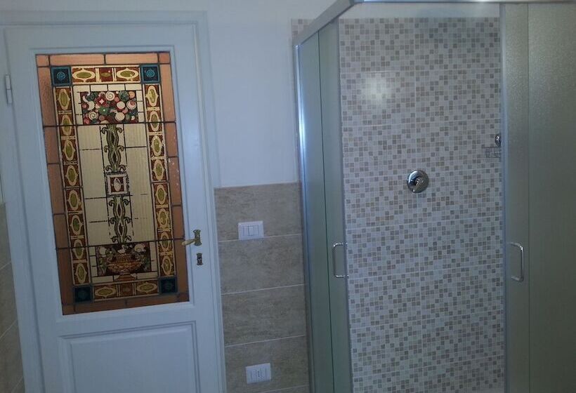 پانسیون Little Garden Donatello