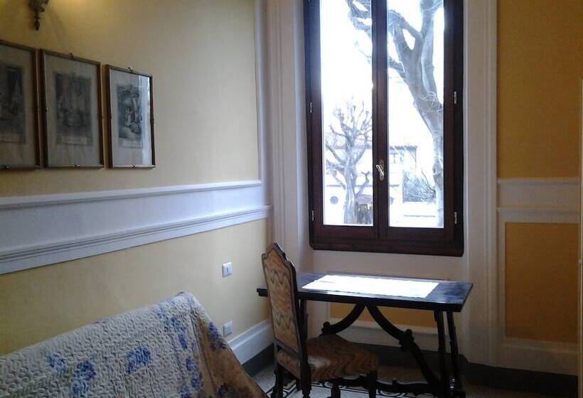 پانسیون Little Garden Donatello