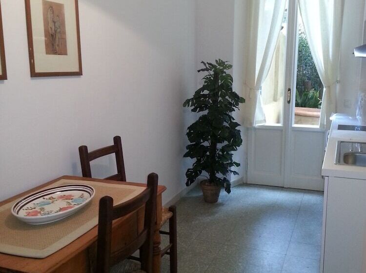 پانسیون Little Garden Donatello