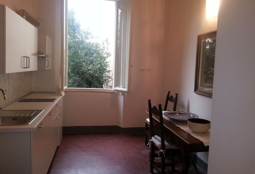 پانسیون Little Garden Donatello