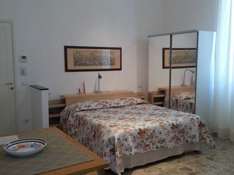 پانسیون Little Garden Donatello