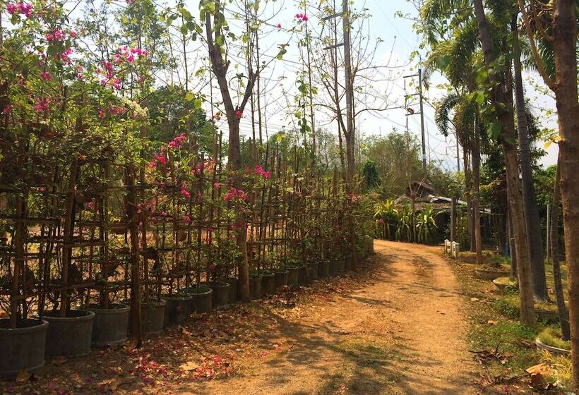 پانسیون Montri Garden House