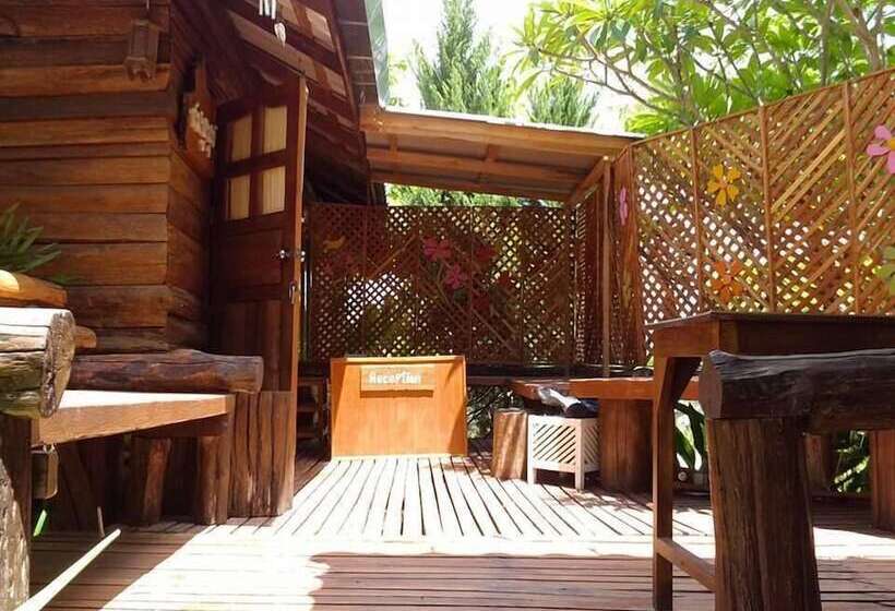 پانسیون Montri Garden House