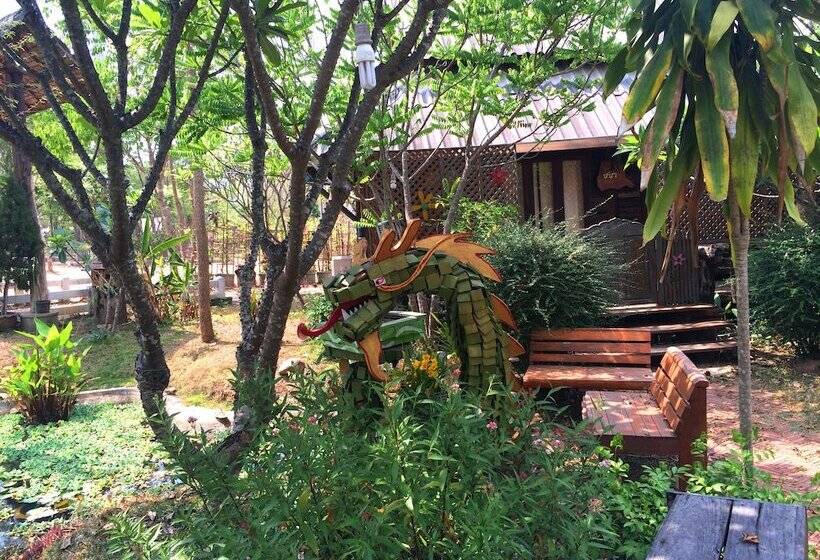 پانسیون Montri Garden House