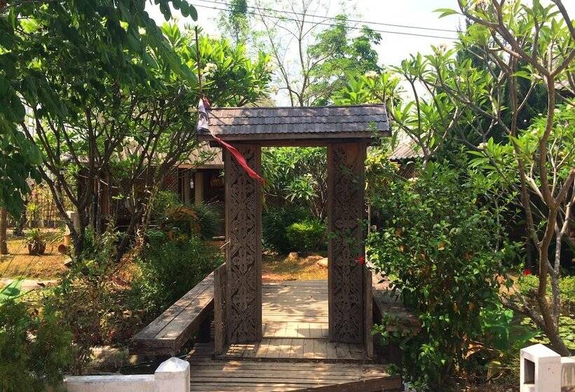 پانسیون Montri Garden House