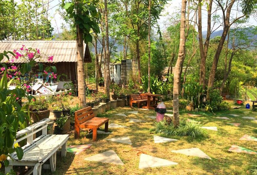 پانسیون Montri Garden House