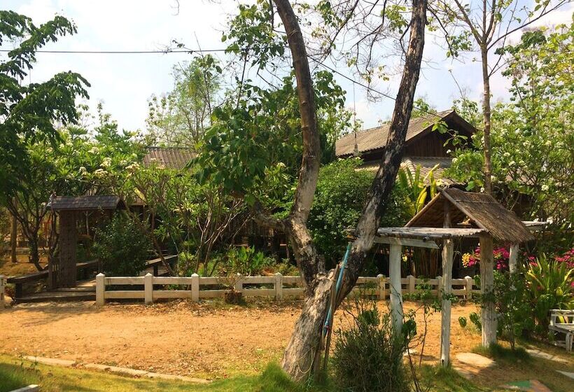 پانسیون Montri Garden House