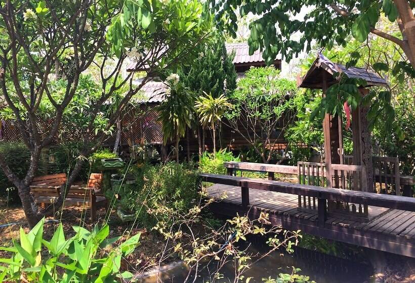 پانسیون Montri Garden House