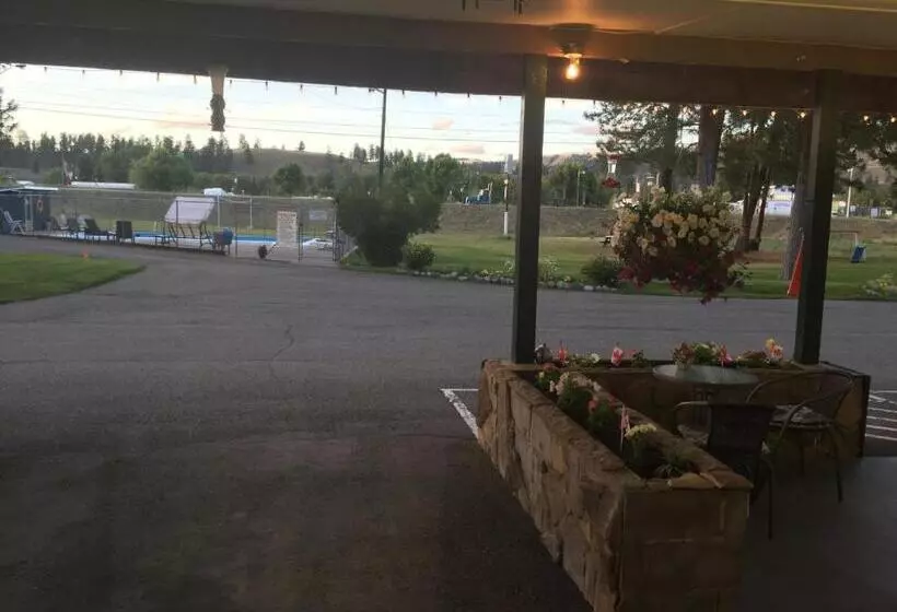 Evergreen Motel