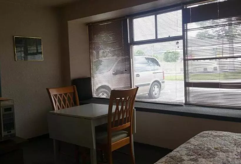 Evergreen Motel