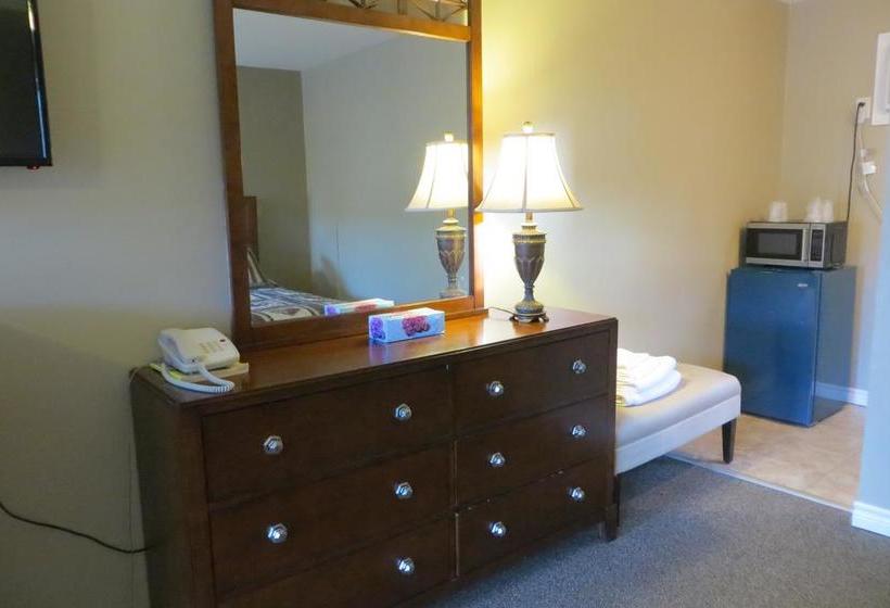 Fundy Line Motel