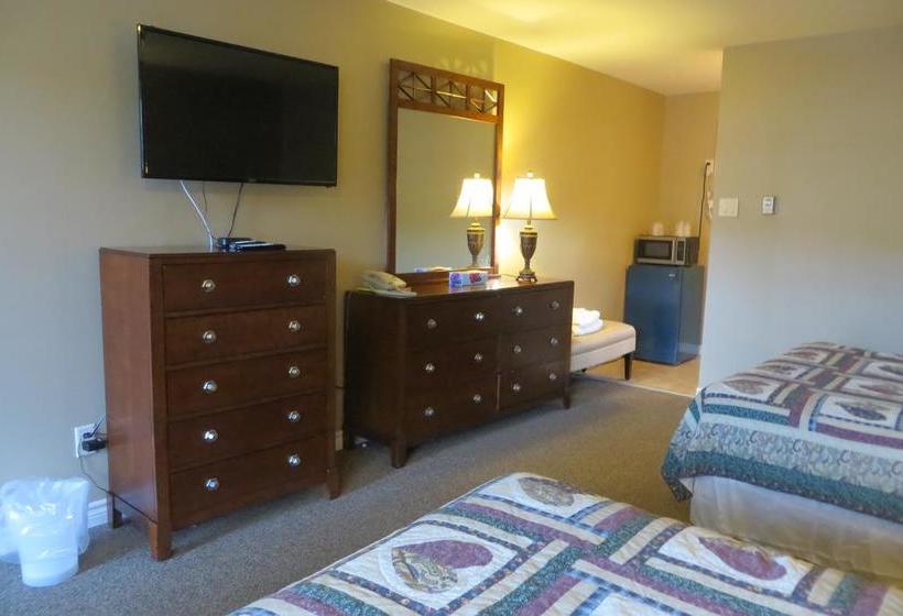 Fundy Line Motel