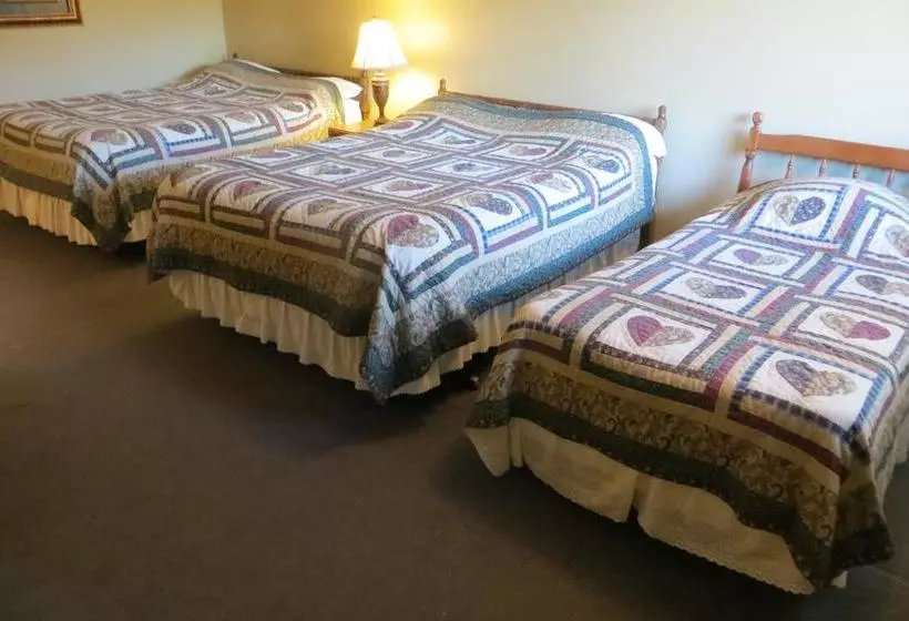 Fundy Line Motel