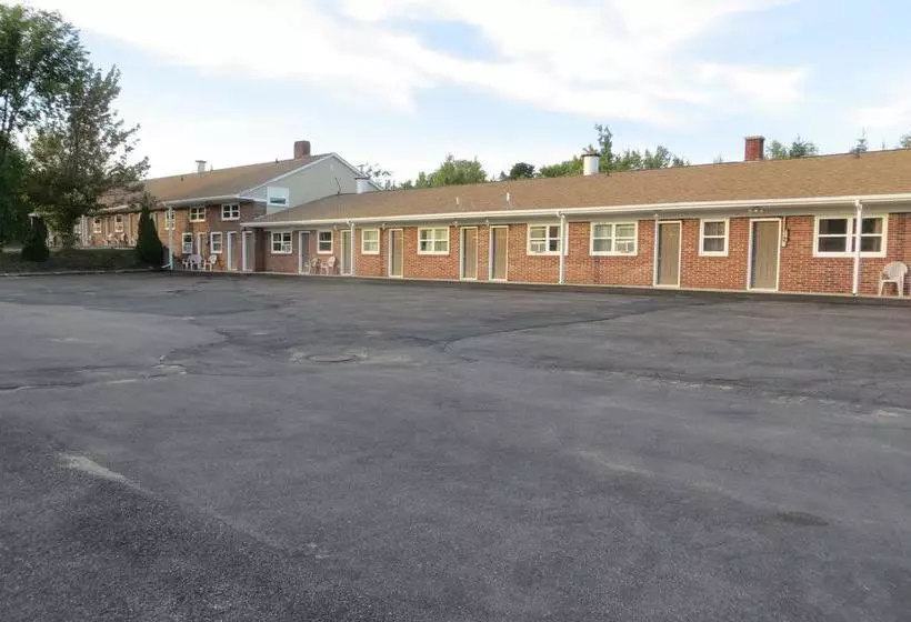 Fundy Line Motel