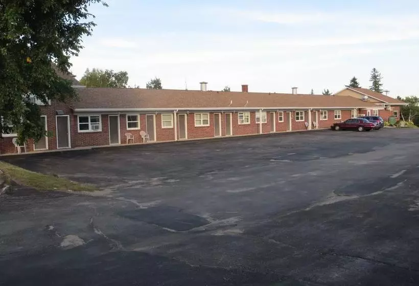 Fundy Line Motel