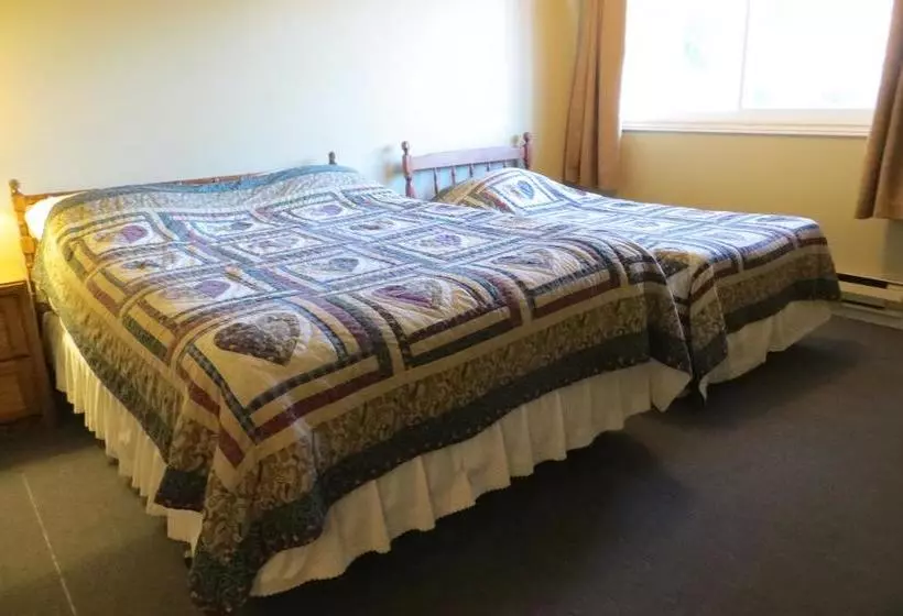Fundy Line Motel