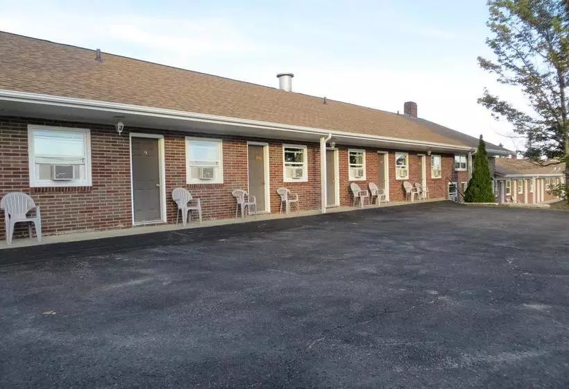 Fundy Line Motel